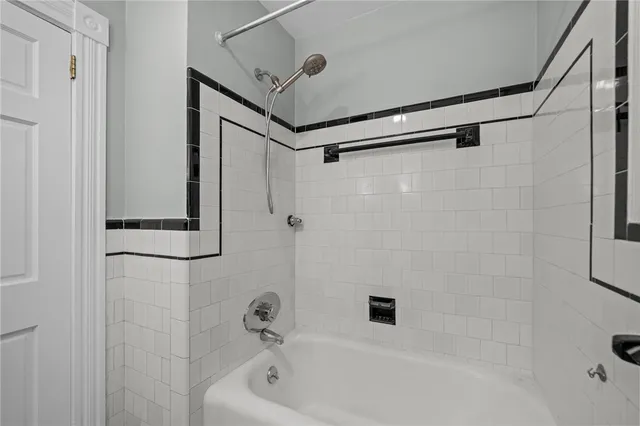 $819,900 | 11 Bayview Avenue, Newport, RI 02840