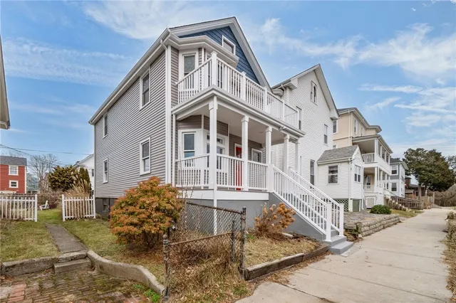 $819,900 | 11 Bayview Avenue, Newport, RI 02840