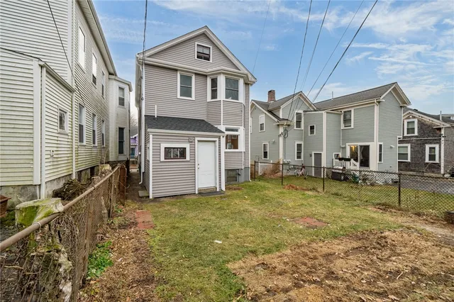 $819,900 | 11 Bayview Avenue, Newport, RI 02840