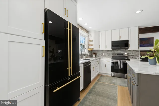 $675,000 | 429 Valley Brook Drive, Hockessin, DE 19707