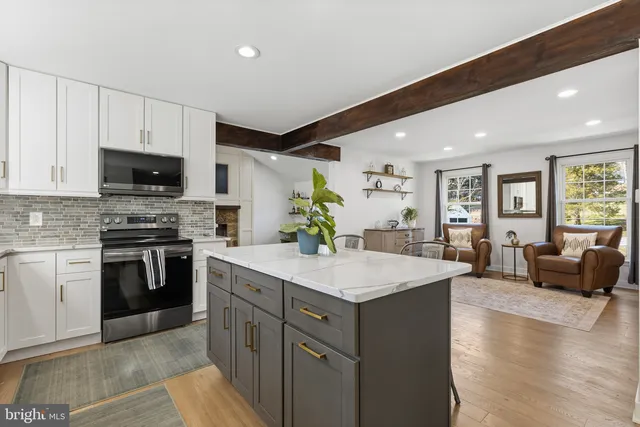 $675,000 | 429 Valley Brook Drive, Hockessin, DE 19707