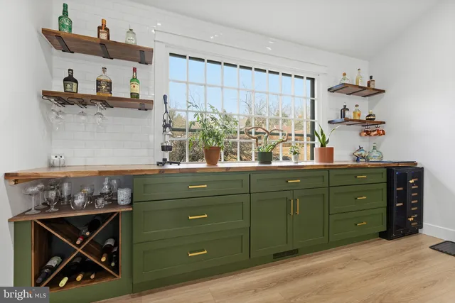 $675,000 | 429 Valley Brook Drive, Hockessin, DE 19707