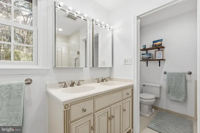 $675,000 | 429 Valley Brook Drive, Hockessin, DE 19707