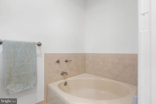 $675,000 | 429 Valley Brook Drive, Hockessin, DE 19707