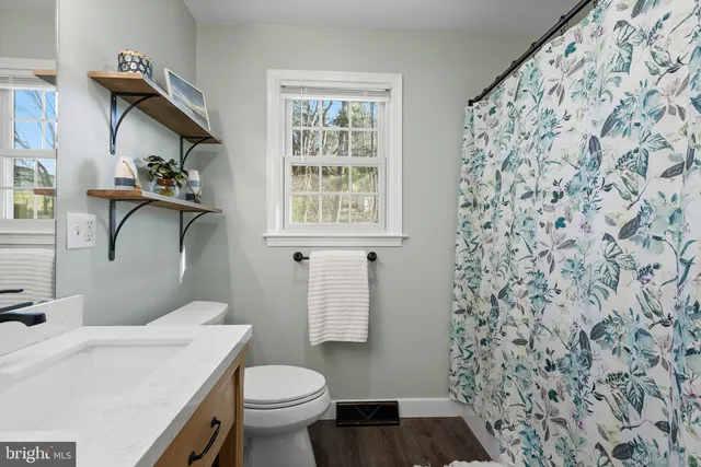 $675,000 | 429 Valley Brook Drive, Hockessin, DE 19707