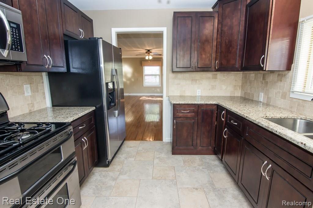 4696 Spring Street Hadley, MI 48440 - Photo 4 of 17