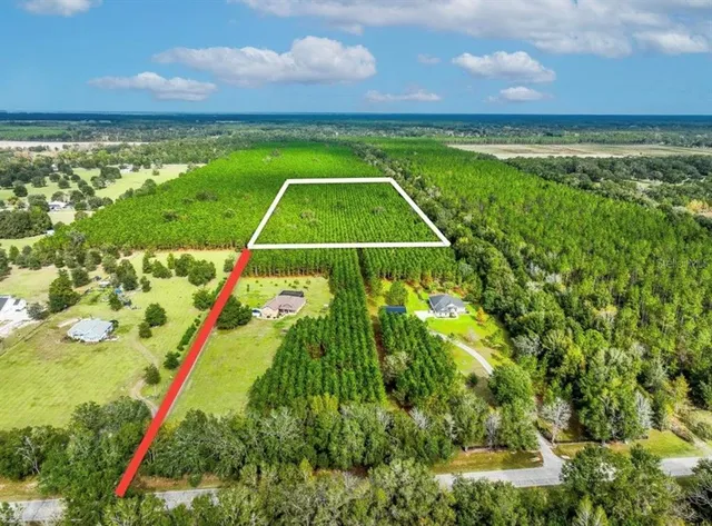 a view of an outdoor space and a yard