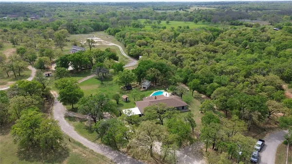 a view of a back yard of the house