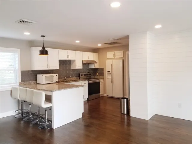 $4,200 | 68 Memorial Boulevard, Unit A, Newport, RI 02840