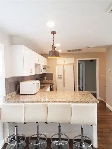 $4,200 | 68 Memorial Boulevard, Unit A, Newport, RI 02840