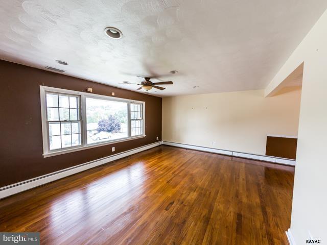 316 Greendale Road York, PA 17403 - Photo 8 of 35