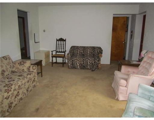 210 Bethel Road North Huntingdon, PA 15642 - Photo 4 of 8 Living Room.