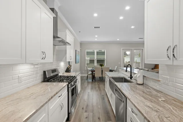 a very nice looking room with a baby crib