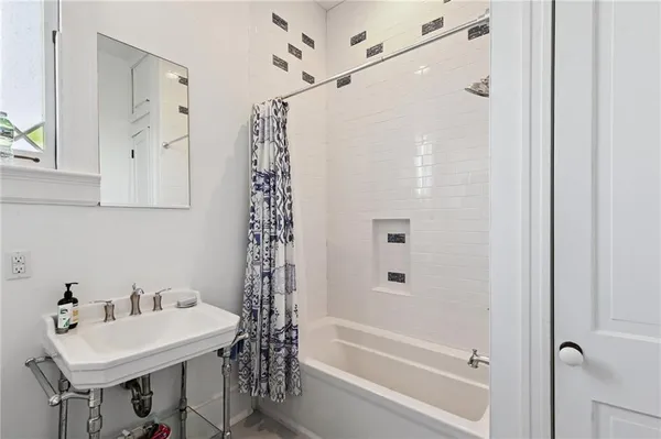 $5,750 | 725 Nashville Avenue, New Orleans, LA 70115