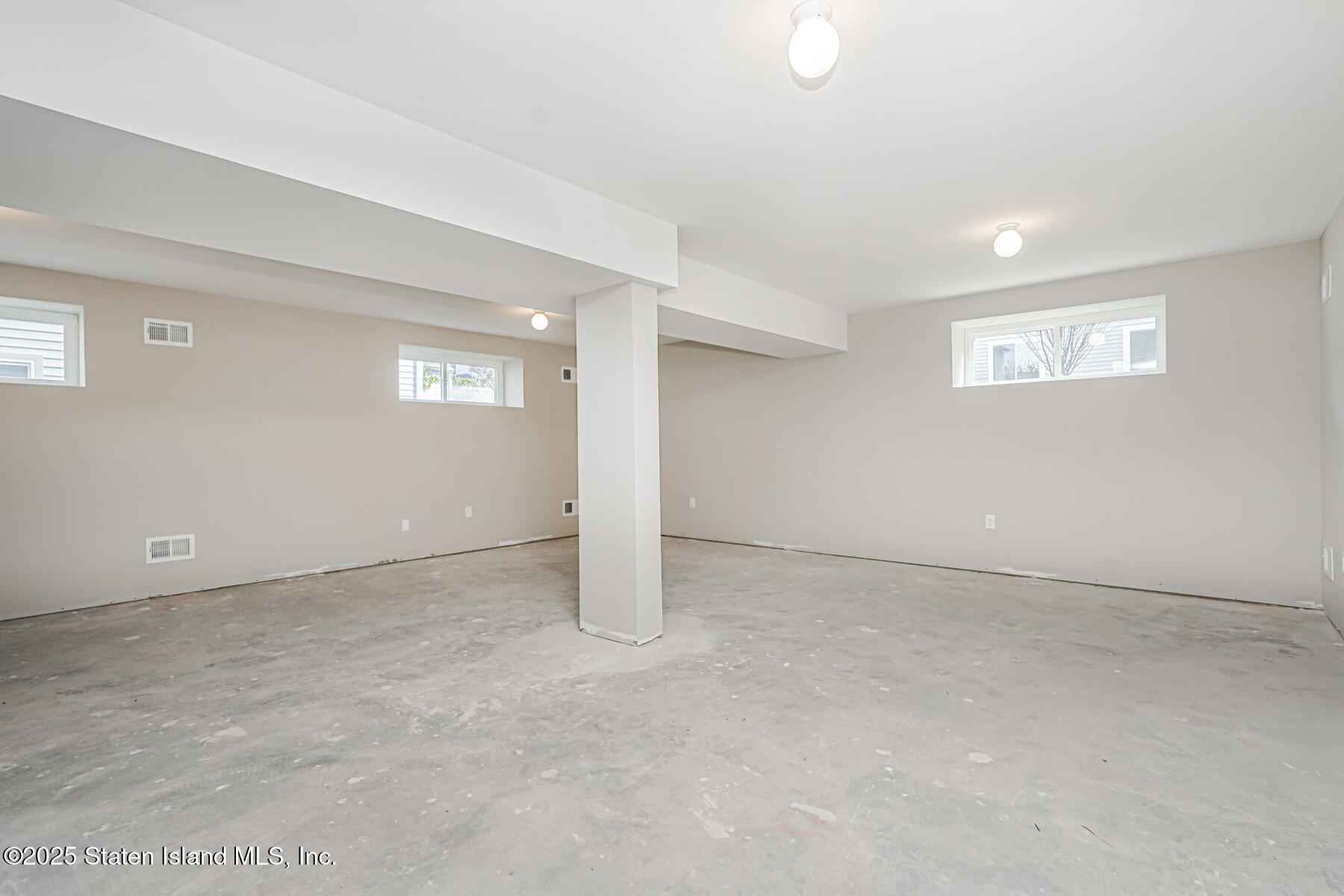 291 Rensselaer Avenue Staten Island, NY 10312 - Photo 31 of 38 a view of an empty room