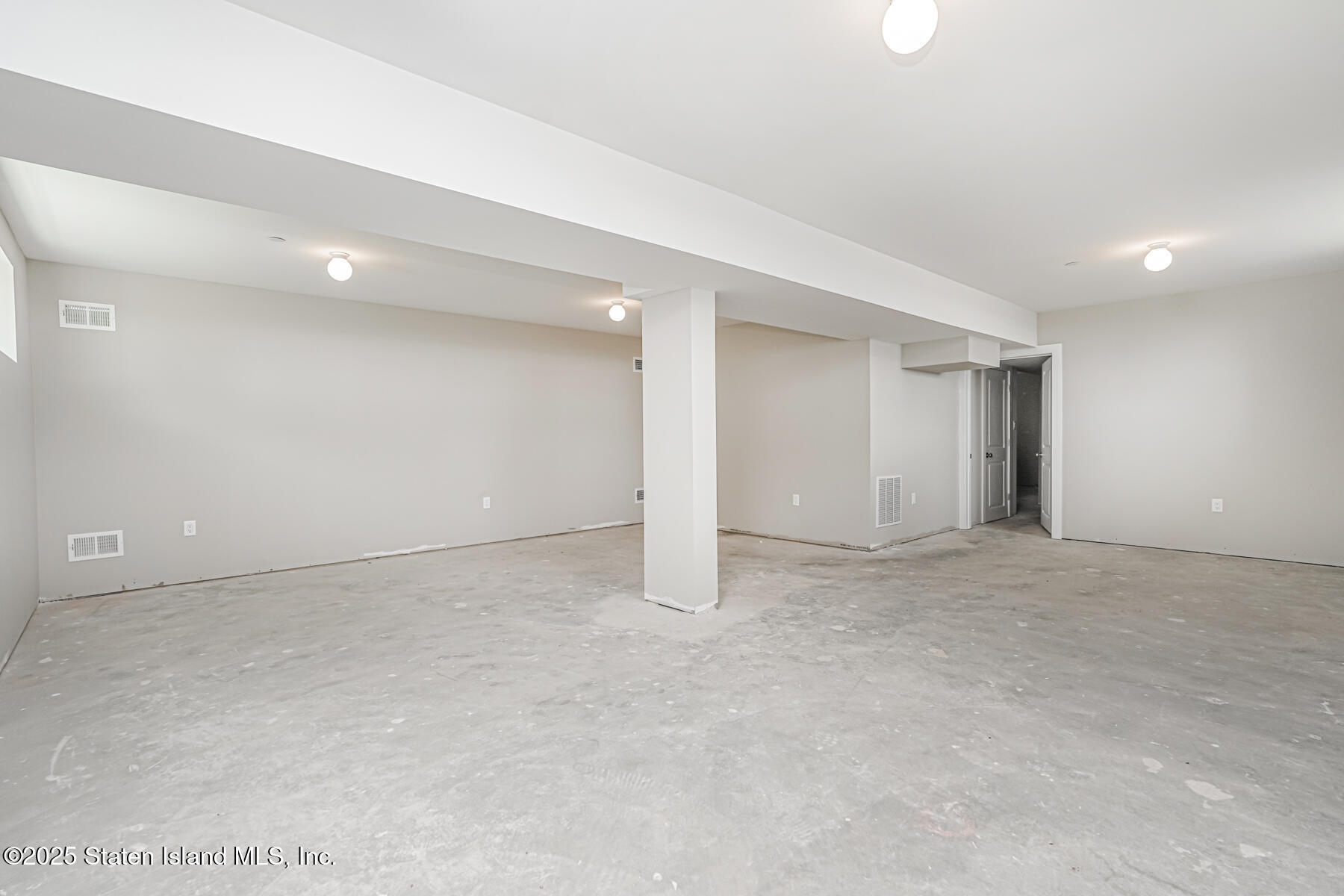 291 Rensselaer Avenue Staten Island, NY 10312 - Photo 33 of 38 a view of an empty room