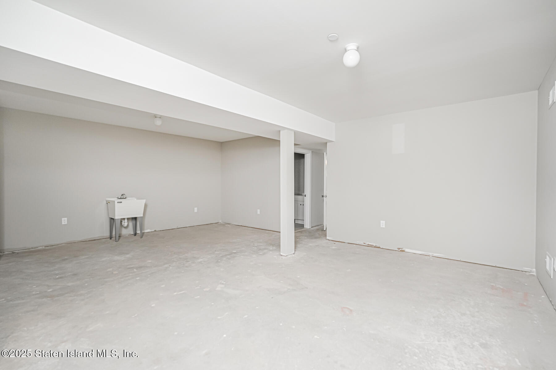 291 Rensselaer Avenue Staten Island, NY 10312 - Photo 35 of 38 a view of an empty room