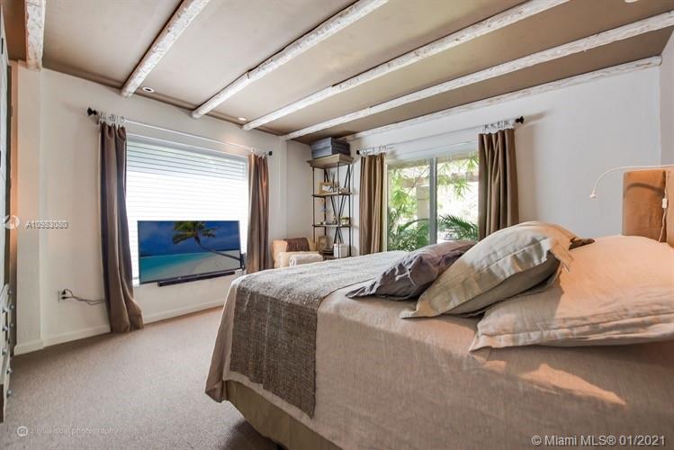 335 Ridgewood Road Key Biscayne, FL 33149 - Photo 4 of 9