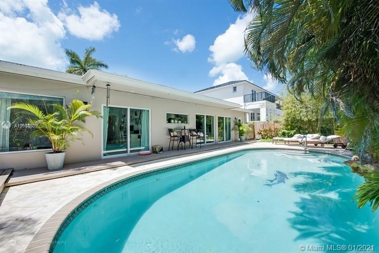 335 Ridgewood Road Key Biscayne, FL 33149 - Photo 5 of 9