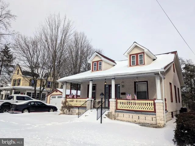 a view of a car park in front of house