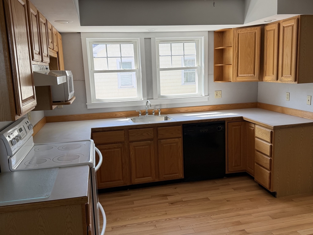 56 South Main Street, Unit 2 Uxbridge, MA 01569 - Photo 3 of 23