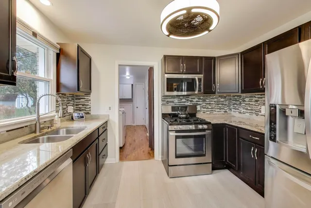 $379,900 | 111 South Bobby Lane, Mount Prospect, IL 60056