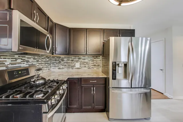 $379,900 | 111 South Bobby Lane, Mount Prospect, IL 60056