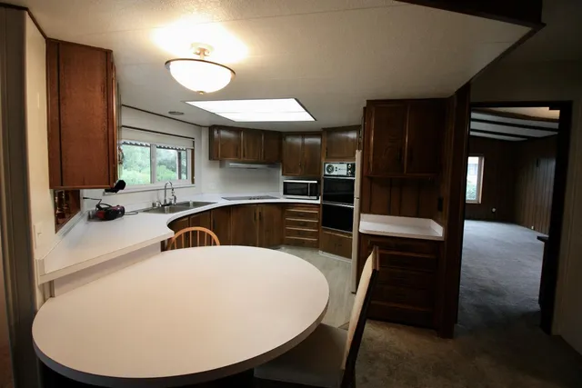 a view of a storage & utility room