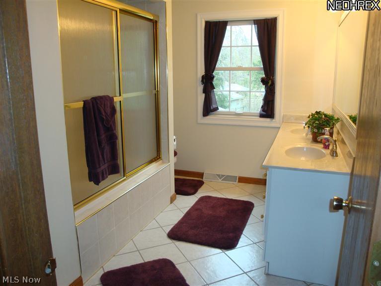 49960 Middle Ridge Road Amherst, OH 44001 - Photo 13 of 25