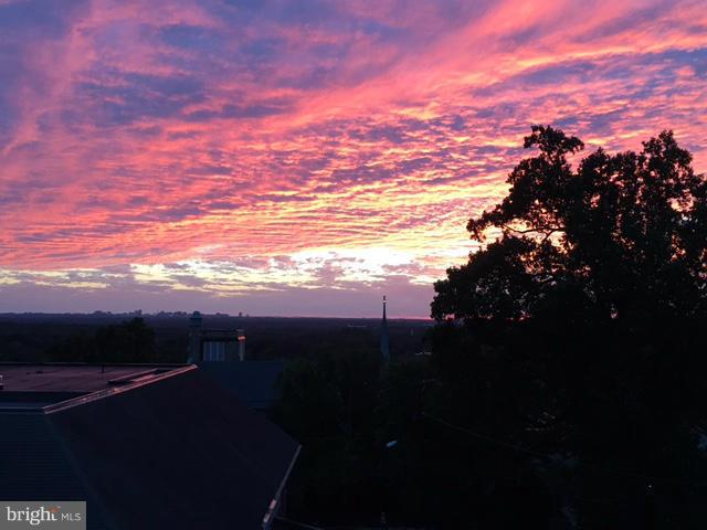 4101 Albemarle Street Northwest, Unit 337 Washington, DC 20016 - Photo 23 of 30 a view of sunset