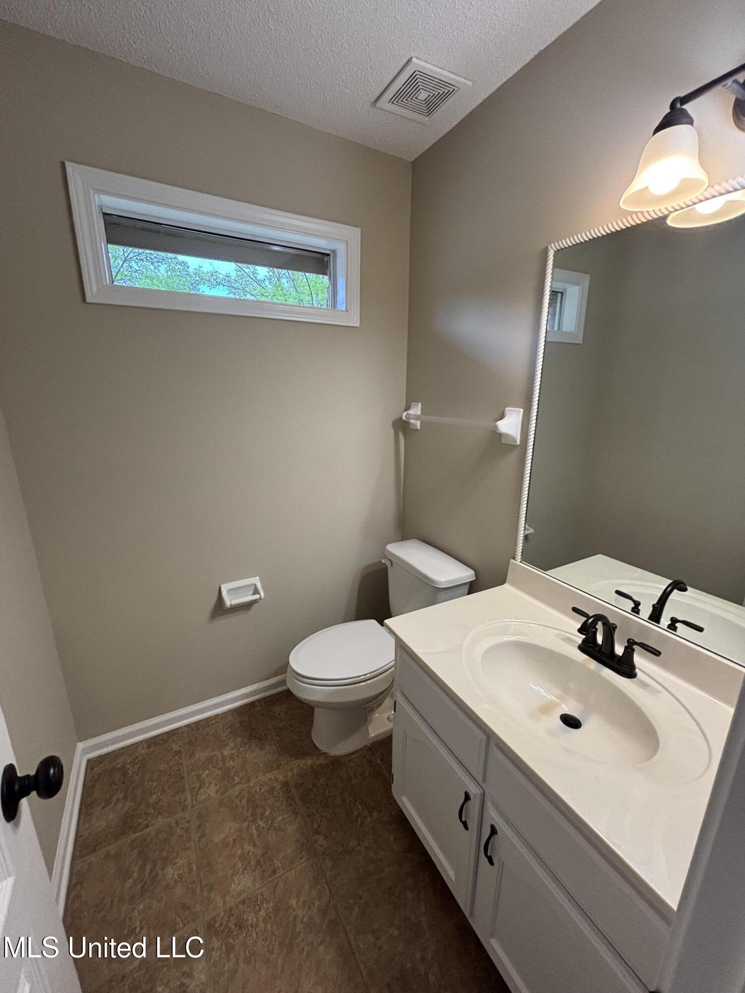 1705 Cedar Lake Cove Hernando, MS 38632 - Photo 21 of 31 half bath