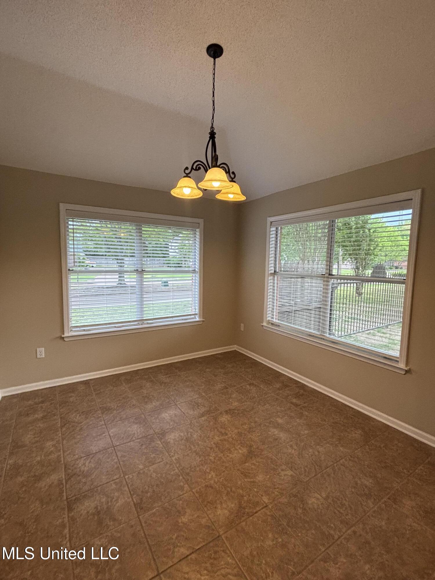 1705 Cedar Lake Cove Hernando, MS 38632 - Photo 24 of 31 breakfast area