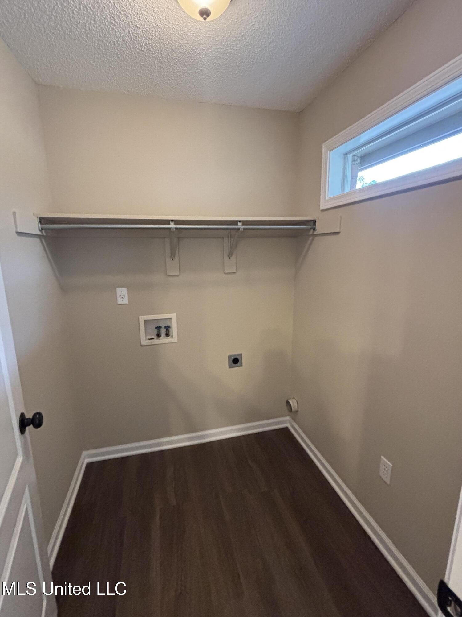 1705 Cedar Lake Cove Hernando, MS 38632 - Photo 25 of 31 laundry room