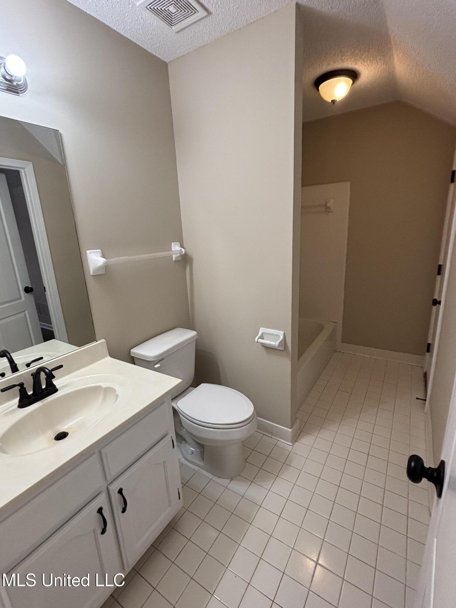 1705 Cedar Lake Cove Hernando, MS 38632 - Photo 28 of 31 bathroom upstairs