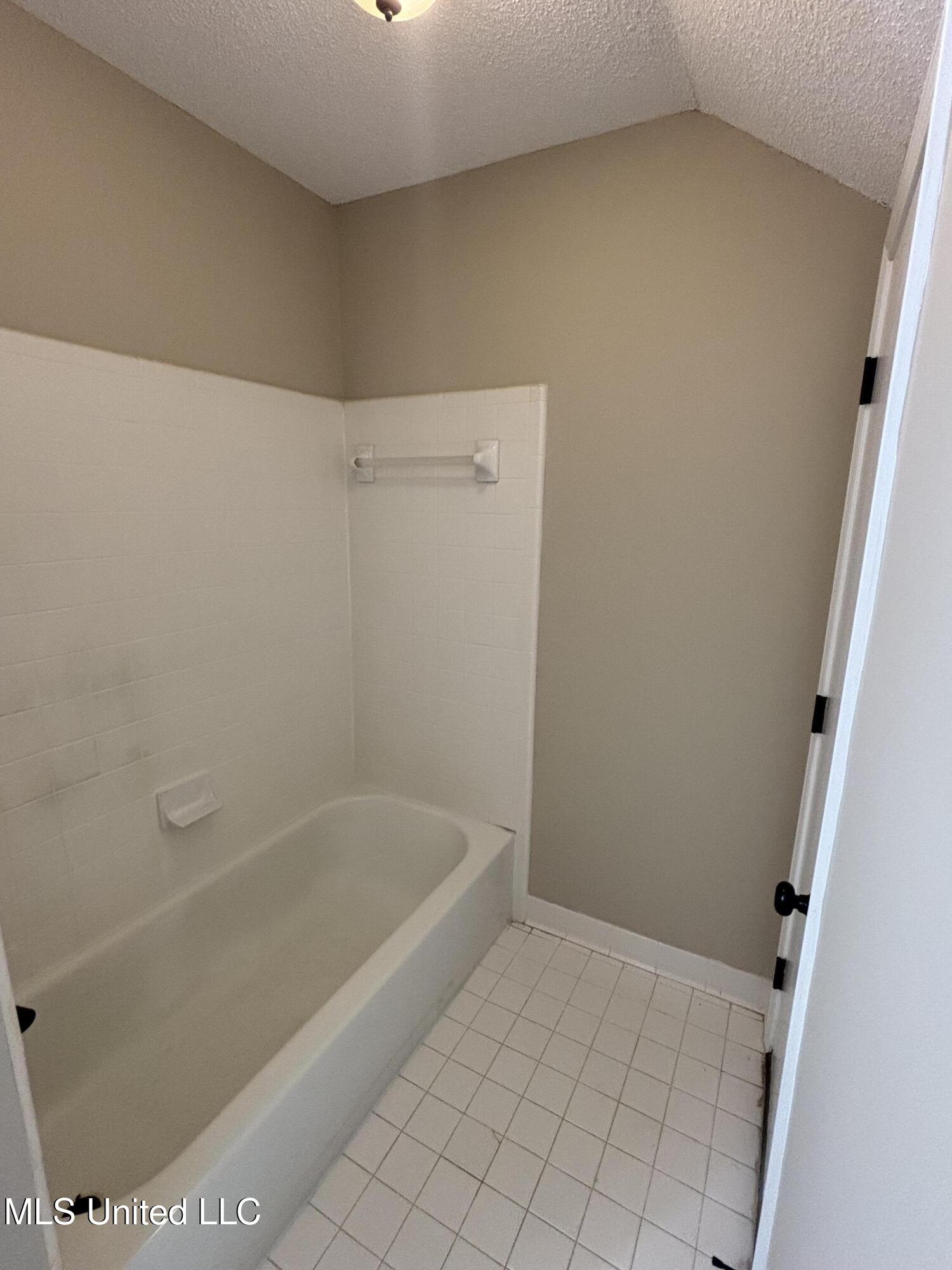 1705 Cedar Lake Cove Hernando, MS 38632 - Photo 29 of 31 bathroom upstairs