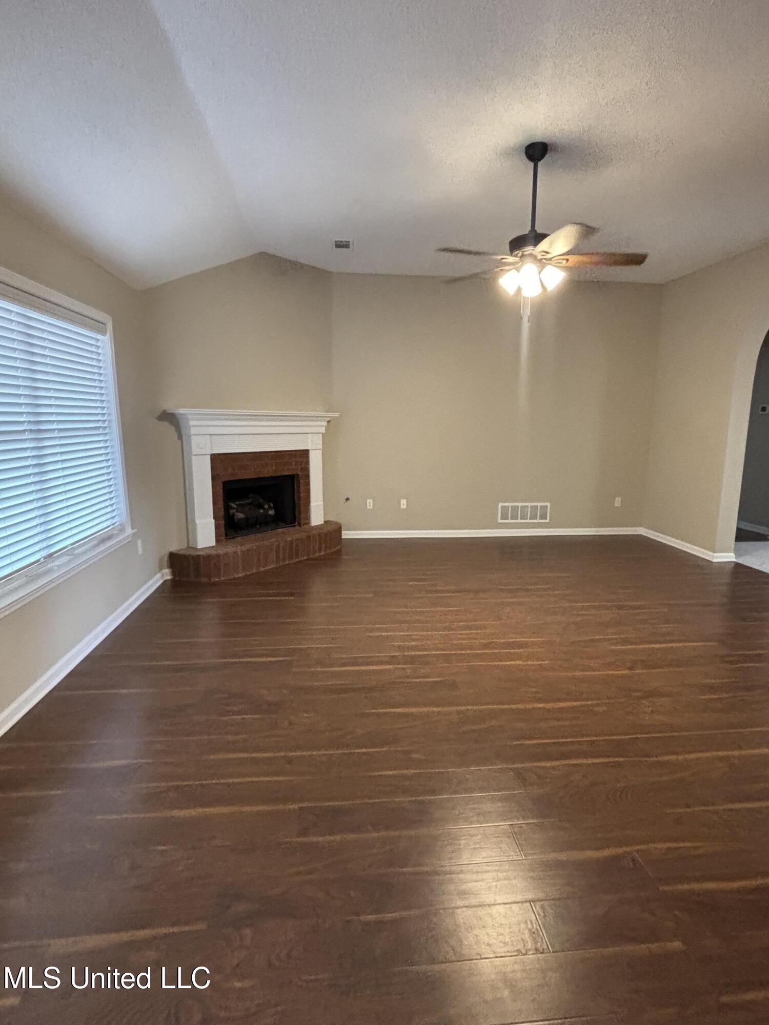 1705 Cedar Lake Cove Hernando, MS 38632 - Photo 7 of 31 living room