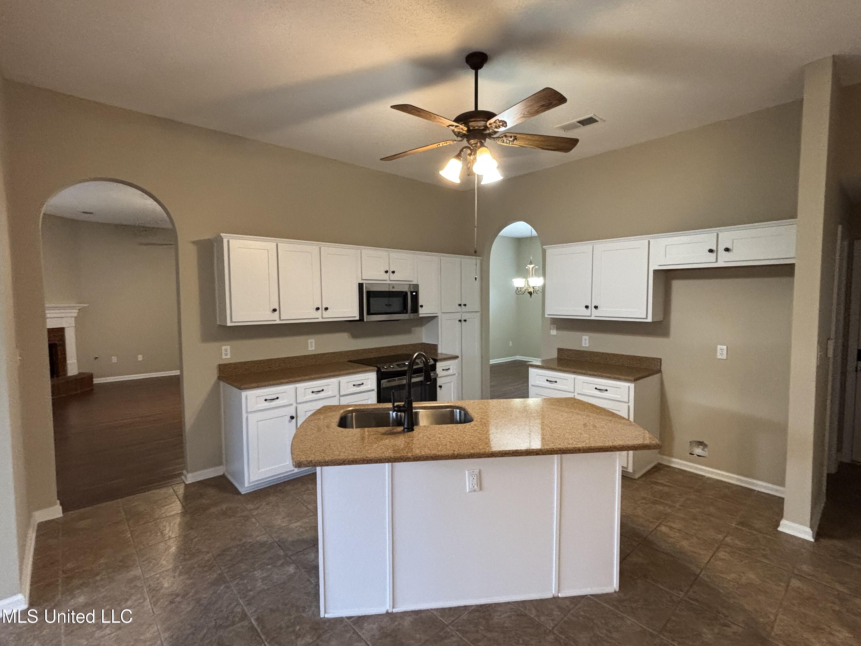 1705 Cedar Lake Cove Hernando, MS 38632 - Photo 10 of 31 kitchen
