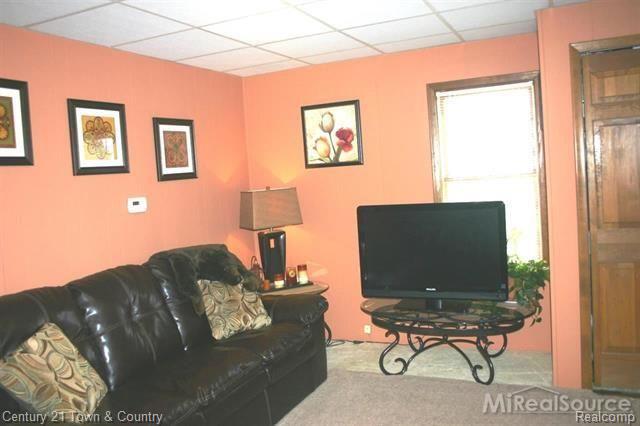 51480 Fairchild Road New Baltimore, MI 48051 - Photo 11 of 19 lvrm.jpg