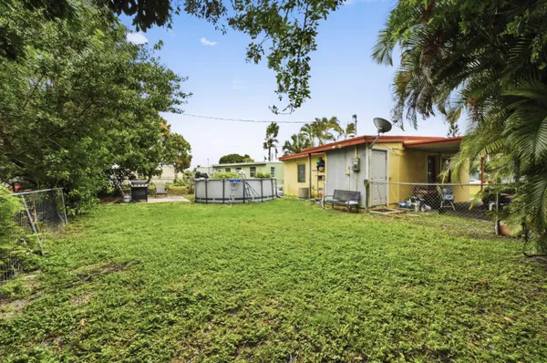$299,000 | 291 Tulip Tree Drive, Lantana, FL 33462
