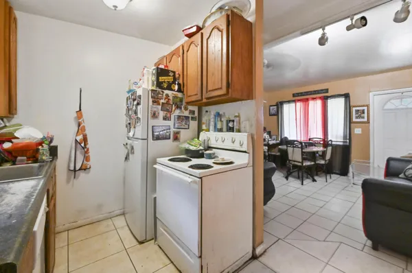 a kitchen that has a lot of cabinets in it