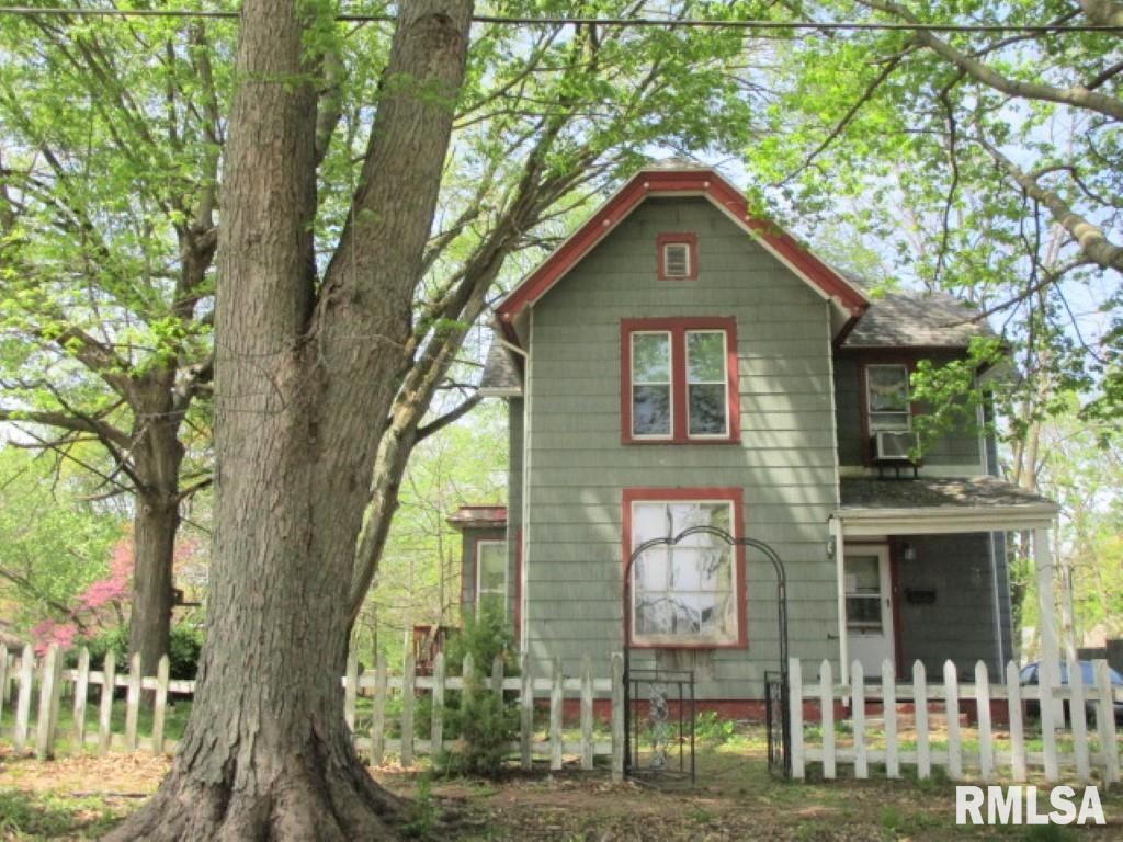 30 South Ave B Canton, IL 61520 - Photo 1 of 14
