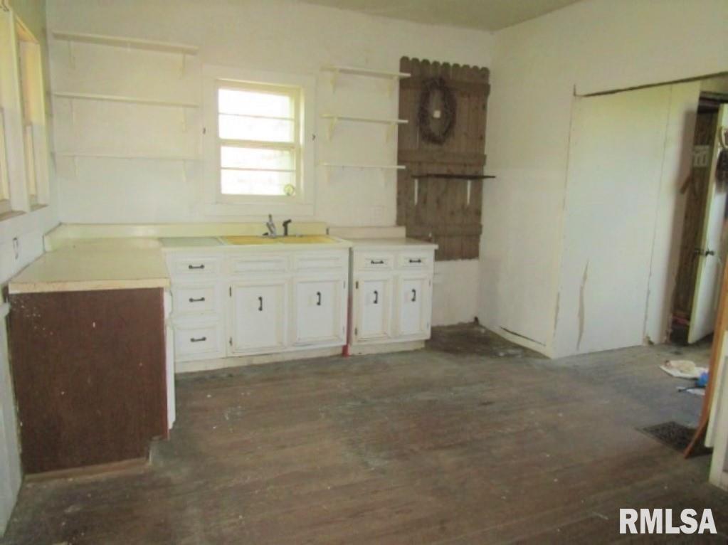 30 South Ave B Canton, IL 61520 - Photo 12 of 14