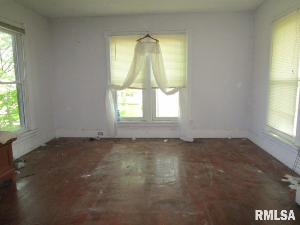 30 South Ave B Canton, IL 61520 - Photo 13 of 14