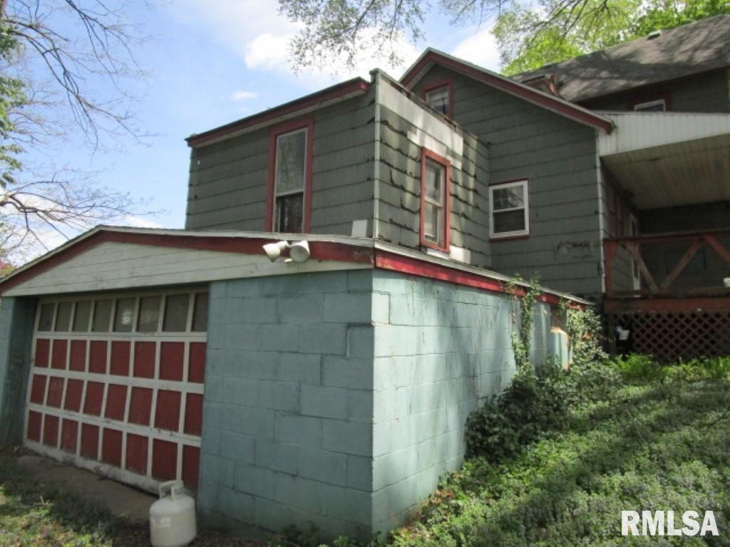 30 South Ave B Canton, IL 61520 - Photo 2 of 14