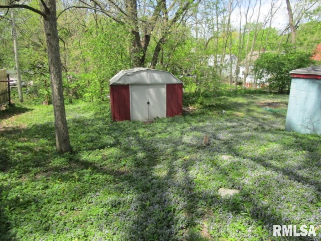 30 South Ave B Canton, IL 61520 - Photo 4 of 14