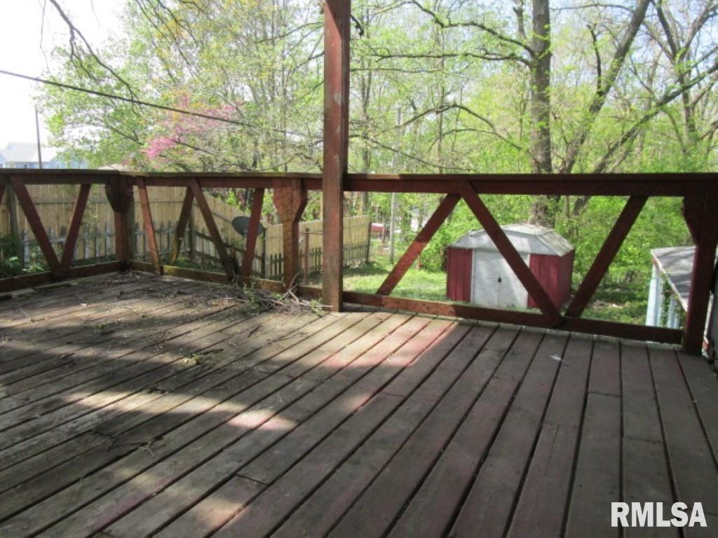 30 South Ave B Canton, IL 61520 - Photo 6 of 14