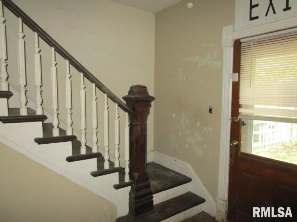 30 South Ave B Canton, IL 61520 - Photo 7 of 14