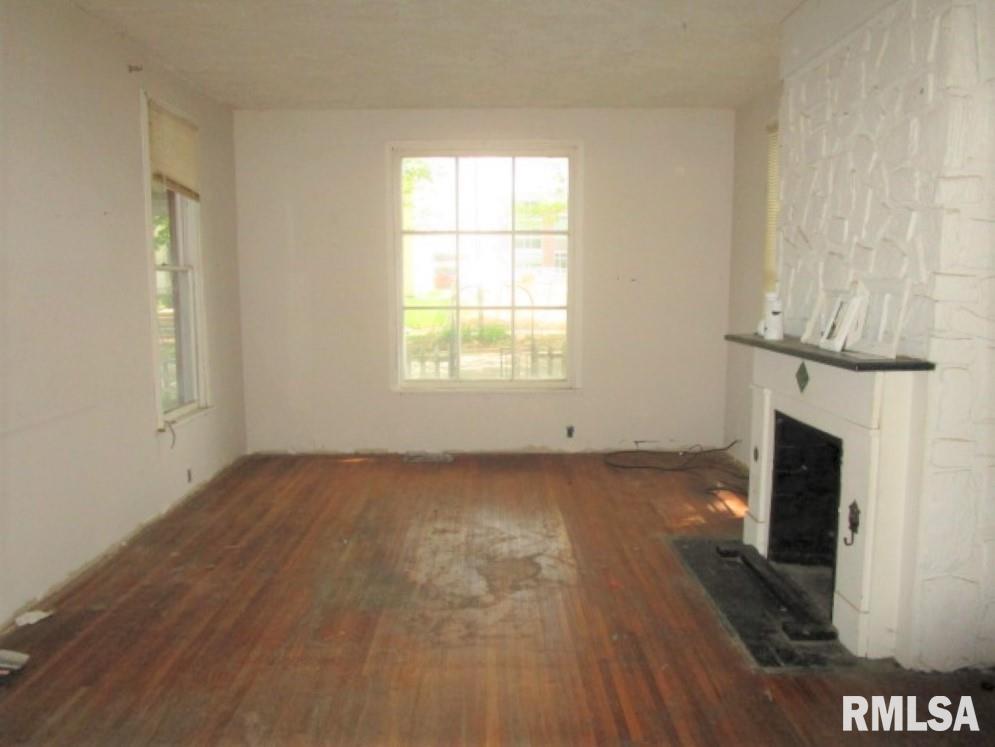 30 South Ave B Canton, IL 61520 - Photo 8 of 14