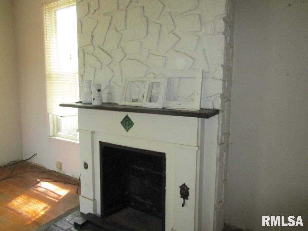 30 South Ave B Canton, IL 61520 - Photo 9 of 14