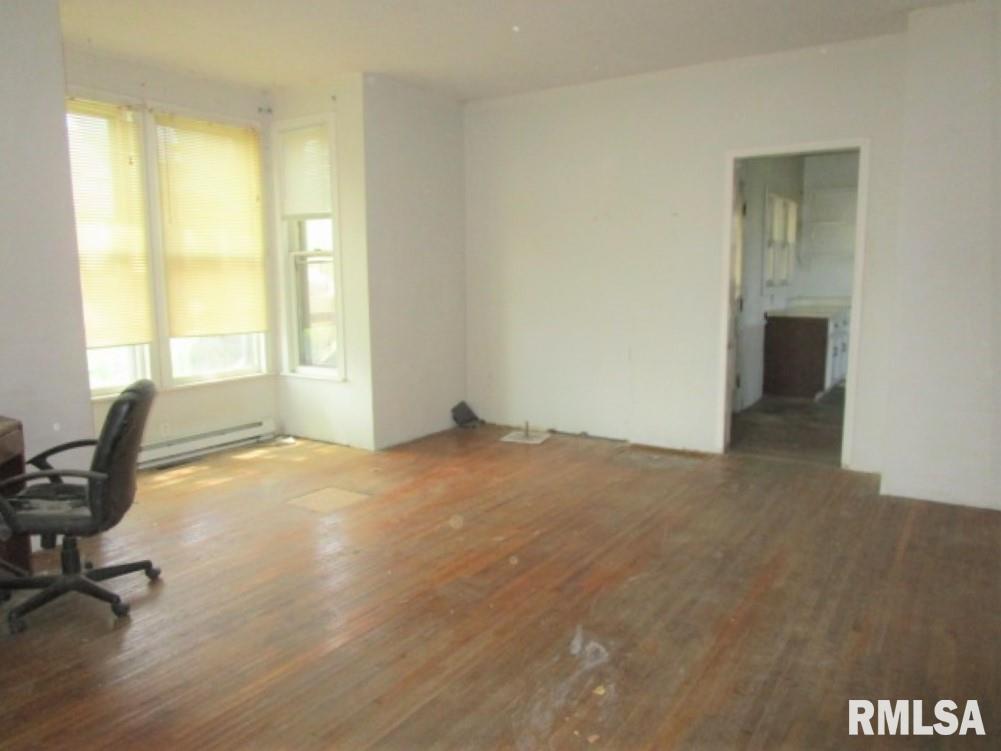 30 South Ave B Canton, IL 61520 - Photo 10 of 14